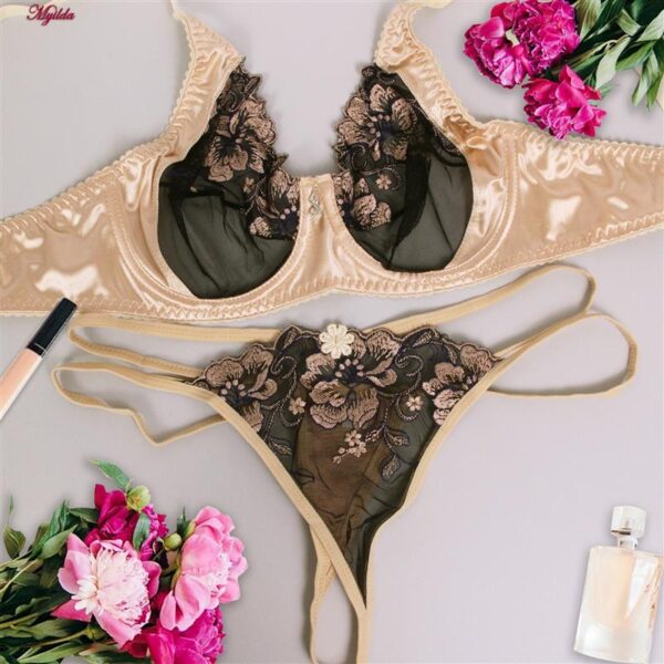 ست شورت و سوتین زنانه پانیذ مدل 9024-CR