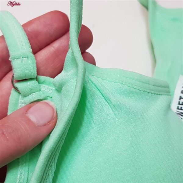 ست نیم تنه و شلوارک ورزشی زنانه ماییلدا مدل پددار بدون فنر کد 4580 رنگ سبز روشن