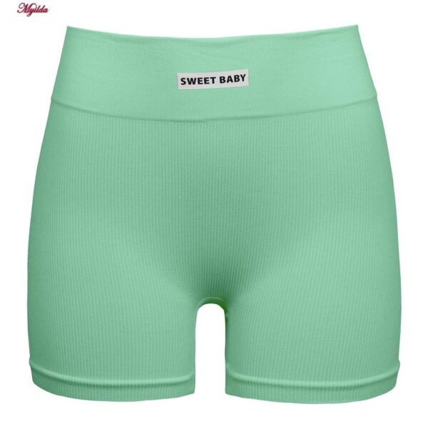 ست نیم تنه و شلوارک ورزشی زنانه ماییلدا مدل پددار بدون فنر کد 4580 رنگ سبز روشن