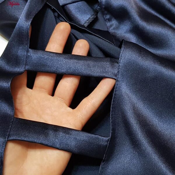 لباس خواب زنانه لورنزا مدل ساتن بند گلدار بغل نردبانی کد 4715-2041 رنک سرمه ای به همراه کش مو