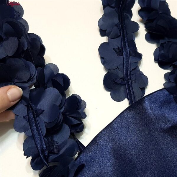 لباس خواب زنانه لورنزا مدل ساتن بند گلدار بغل نردبانی کد 4715-2041 رنک سرمه ای به همراه کش مو