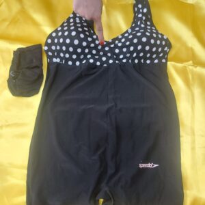 مایو زنانه مشکی با کلاه کد R-490