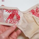 ست شورت و سوتین زنانه کارنا رز مدل هارنس فنردار گیپور گلدار کد 4867-4081 رنگ کرم