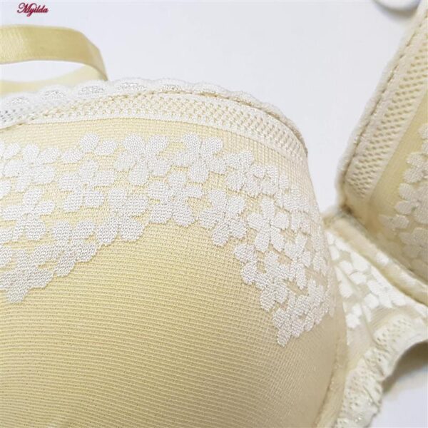 ست شورت و سوتین زنانه برتا مدل شکوفه بهاری فنردار کد 5121-6050-CC رنگ کرم