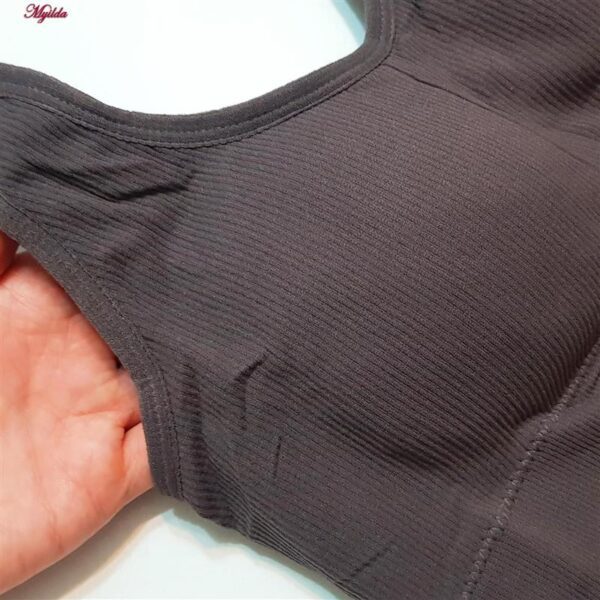 نیم تنه ورزشی زنانه ماییلدا مدل کبریتی پددار کد 5083 رنگ بادمجانی