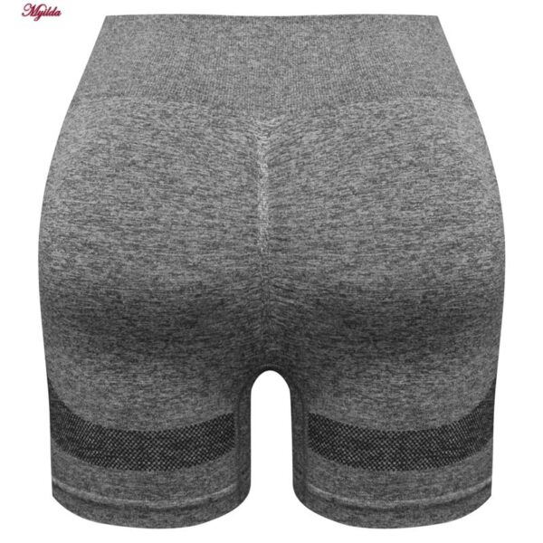 ست نیم تنه و شلوارک ورزشی زنانه ماییلدا مدل سیملس پشت چین دار پددار کد 5172 رنگ طوسی