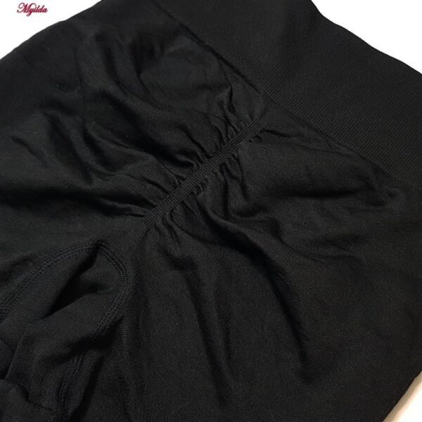 ست نیم تنه و شلوارک ورزشی زنانه ماییلدا مدل سیملس پشت چین دار پددار کد 5172 رنگ مشکی