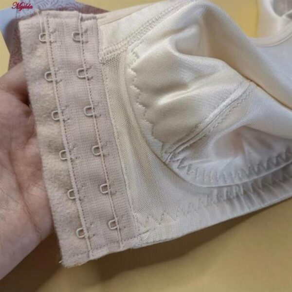 سوتین زنانه اما مدل طبی