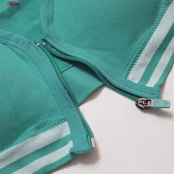 ست نیم تنه و شلوارک ورزشی زنانه ماییلدا مدل زیپ دار پشت چین دار کد 5243-8319 رنگ سبزآبی