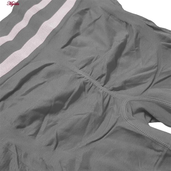 ست نیم تنه و شلوارک ورزشی زنانه ماییلدا مدل زیپ دار پشت چین دار کد 5243-8319 رنگ طوسی