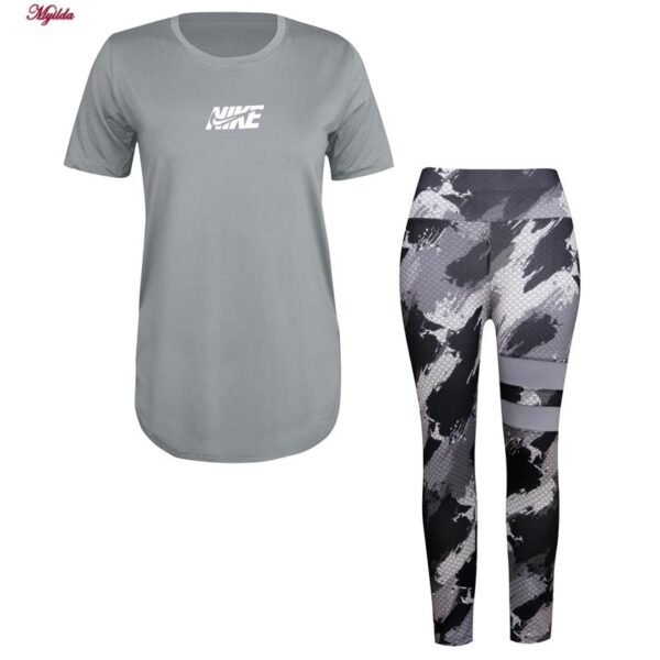 ست تی شرت و شلوار ورزشی زنانه مدل 5231-734p رنگ طوسی به همراه هدبند