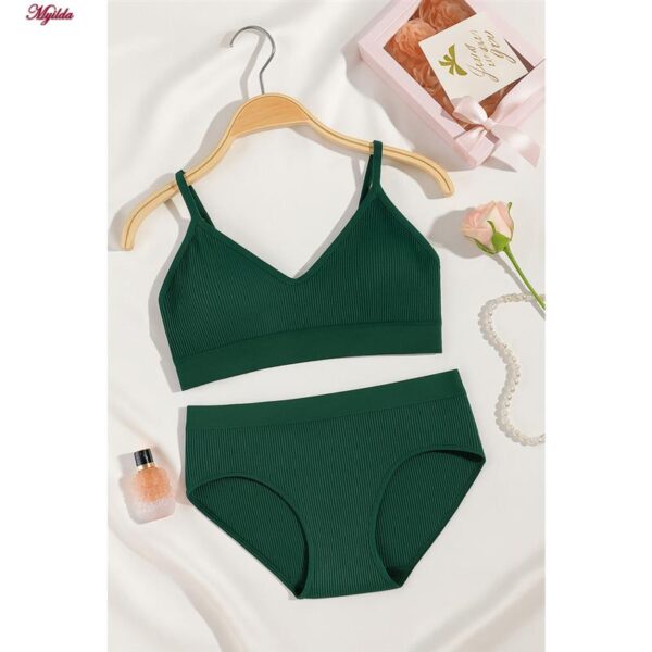 ست نیم‌تنه و شلوارک ورزشی زنانه ماییلدا مدل 5368