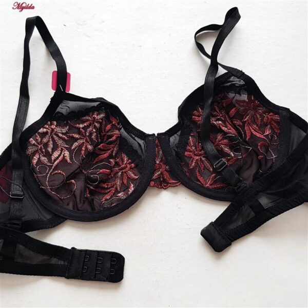 ست شورت و سوتین زنانه برتا مدل فنردار گیپور کد 4695-2020 N