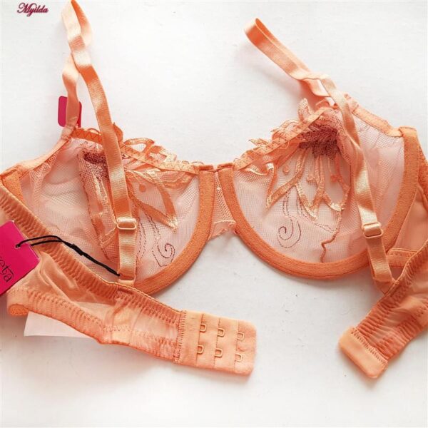 ست شورت و سوتین زنانه برتا مدل فنردار گیپور کد 4695-2020LC