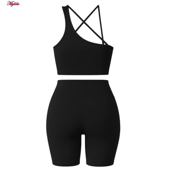 ست نیم‌تنه و شلوارک ورزشی زنانه ماییلدا مدل 5409-7106