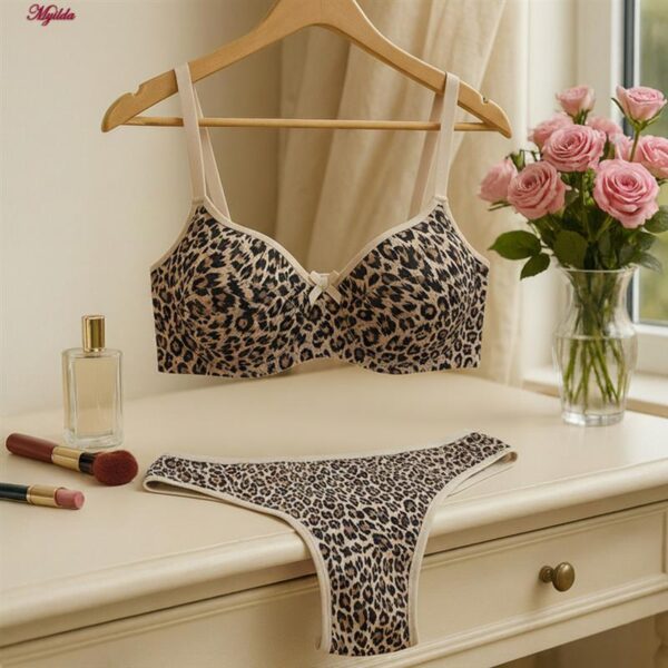 ست شورت و سوتین زنانه شارمین مدل پلنگی فنردار کد 5466-2065