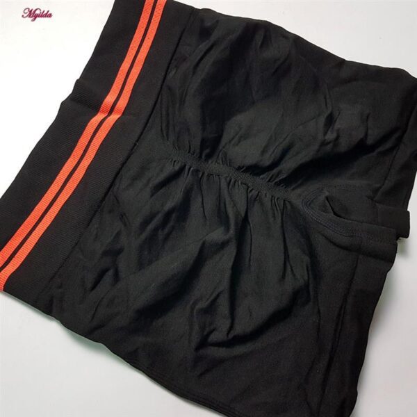 ست نیم‌تنه و شلوارک ورزشی زنانه مدل سیملس پشت چین دار کد 5562-2333