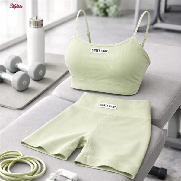 ست نیم‌تنه و شلوارک ورزشی زنانه ماییلدا مدل 5633