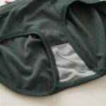 ست نیم تنه و شورت ورزشی زنانه مدل 4621 رنگ سبز تیره