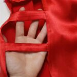 لباس خواب زنانه لورنزا مدل ساتن بند گلدار بغل نردبانی کد 4715-2005 رنگ قرمز به همراه کش مو