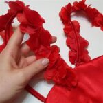 لباس خواب زنانه لورنزا مدل ساتن بند گلدار بغل نردبانی کد 4715-2005 رنگ قرمز به همراه کش مو