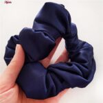 لباس خواب زنانه لورنزا مدل ساتن بند گلدار بغل نردبانی کد 4715-2041 رنک سرمه ای به همراه کش مو