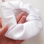 لباس خواب زنانه لورنزا مدل ساتن بند گلدار بغل نردبانی کد 4715-2004 رنگ سفید به همراه کش مو