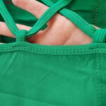 کراپ‌ تی‌شرت آستین بلند زنانه مدل پشت بندی کد 5228-609P رنگ سبز