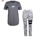 ست تی شرت و شلوار ورزشی زنانه مدل 5231-734p رنگ خاکستری به همراه هدبند