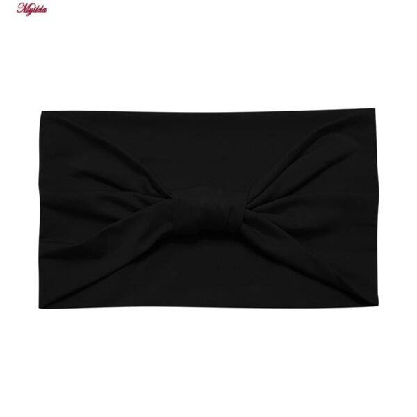 ست تاپ و شلوارک ورزشی زنانه مدل 5215-746P رنگ مشکی به همراه هدبند