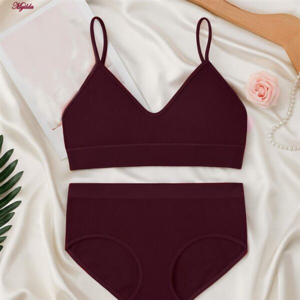 ست نیم‌تنه و شلوارک ورزشی زنانه ماییلدا مدل 5368